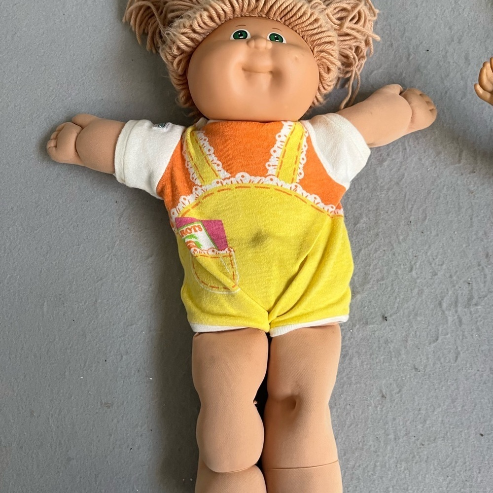 Cabbage Patchh blonde hair green eye doll